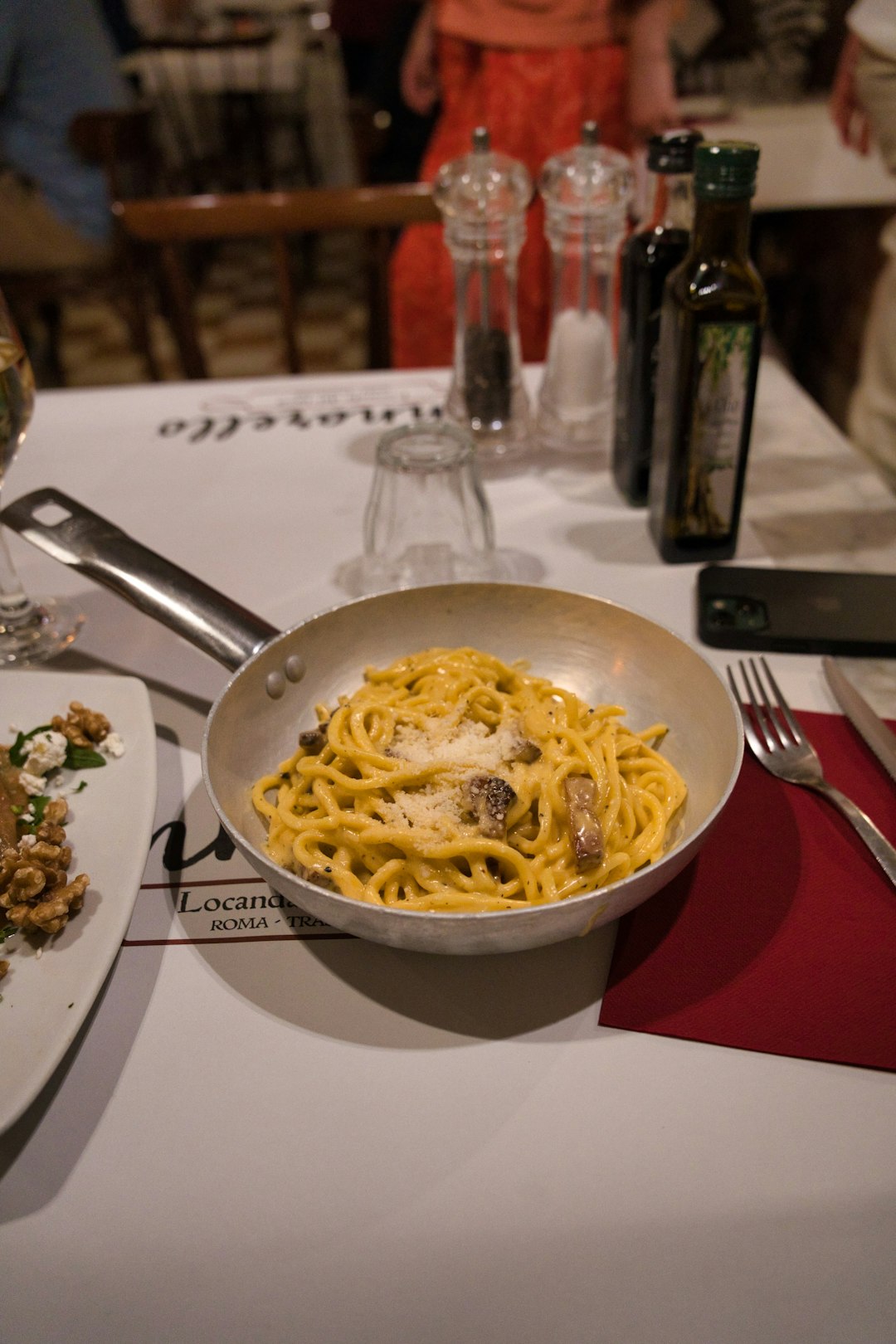 Cacio e pepe pasta with Pecorino Romano and black pepper in Roman style