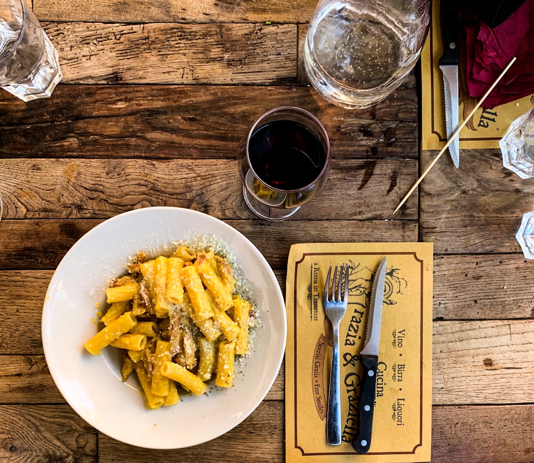 Tonnarelli cacio e pepe in traditional Roman trattoria setting