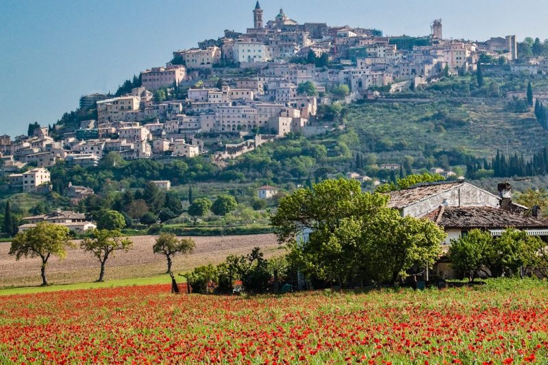 Pitigliano: The Etruscan Cliff Town of Southern Tuscany