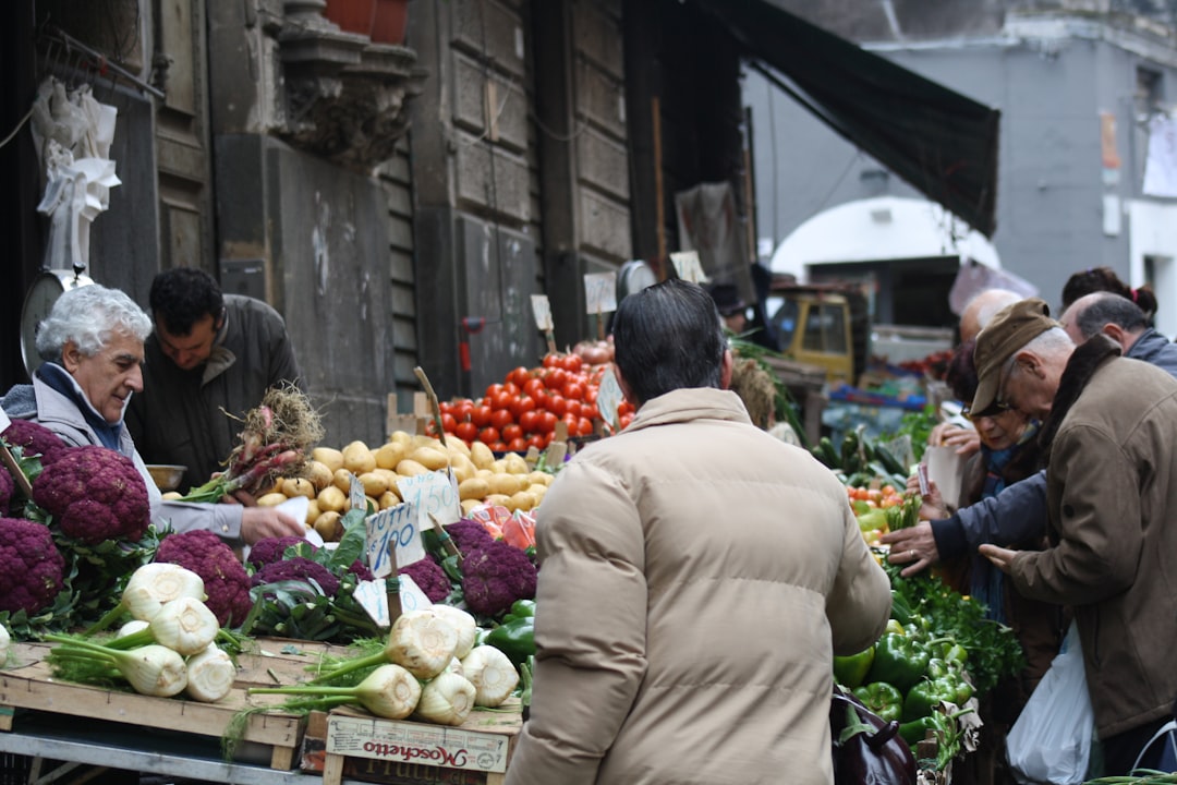 Italian market ; marché Italien ; mercato Italiano
Markets are more than just people selling fruits and vegetables. They